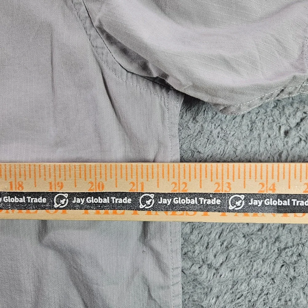 The North Face Mens‎ Gray Pinstripe Short Sleeve Button Up Shirt Size Medium